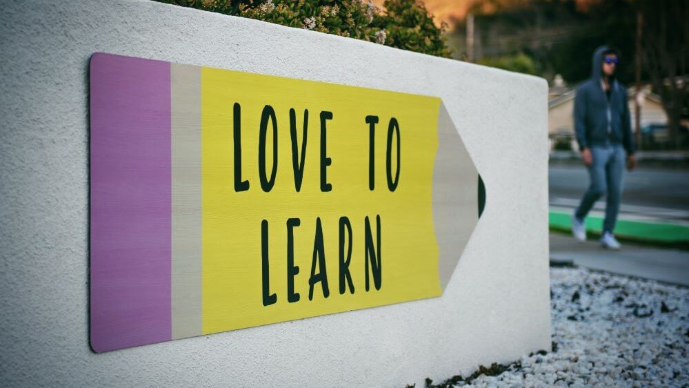 LOVE TO LEARNと書かれた看板